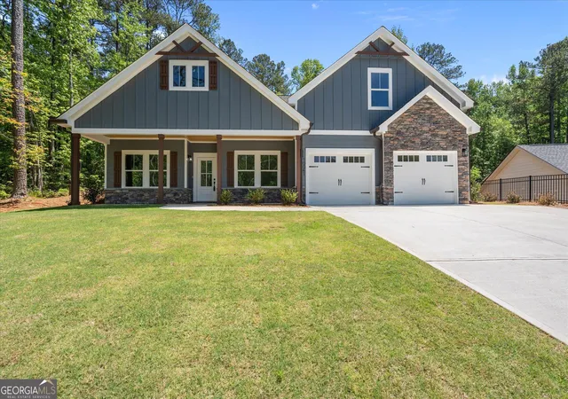 Photo 1 of Single family home for sale at 10041 Lakeview Pkwy, Villa Rica, GA 30180 | MLS# 10692598 | Listing updated on 2026-09-15