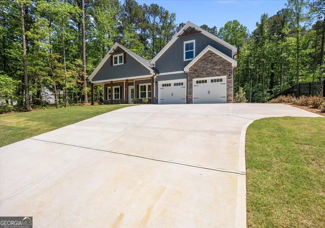 Photo 3 of Single family home for sale at 10041 Lakeview Pkwy, Villa Rica, GA 30180 | MLS# 10692598 | Listing updated on 2026-10-06