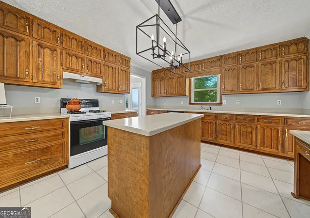 Photo 3 of Single family home for sale at 330 Laurelwood Dr, Tyrone, GA 30290 | MLS# 10849280 | Listing updated on 2026-10-02