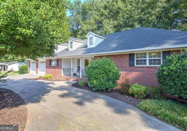 Photo 2 of Single family home for sale at 9 1/2 Greenbriar Ave, Cartersville, GA 30120 | MLS# 10841078 | Listing updated on 2026-09-20