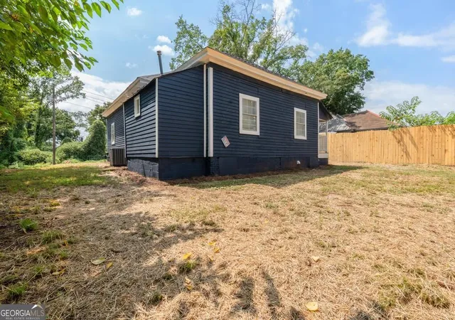 Photo 3 of Single family home for sale at 111 Elm St, Griffin, GA 30223 | MLS# 10842147 | Listing updated on 2026-09-08
