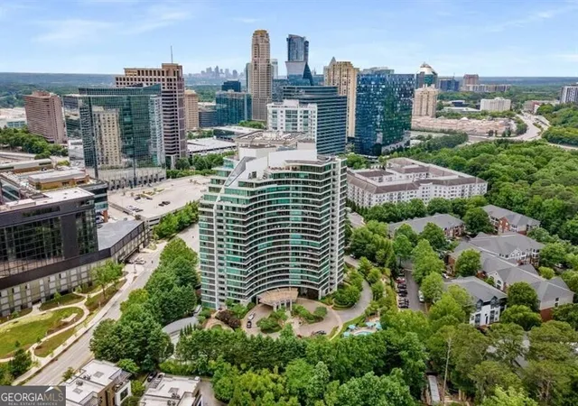 Listing Photo 2 - Condo for sale in building located at 700 Park Regency Pl Ne, Atlanta, GA 30326 - Unit #1604