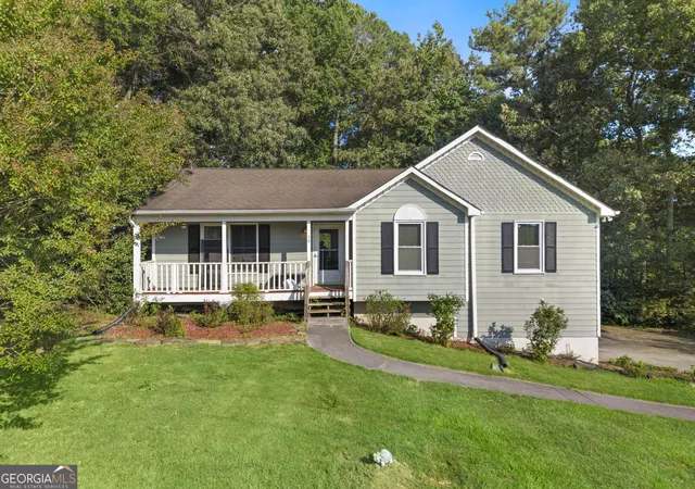 Photo 2 of Single family home for sale at 34 Bradford Dr Sw, Cartersville, GA 30120 | MLS# 10841460 | Listing updated on 2026-09-23