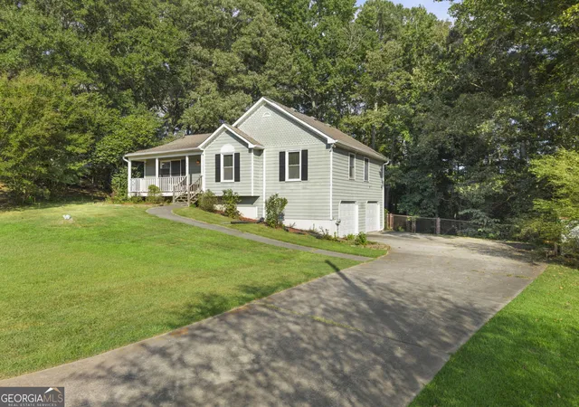 Photo 3 of Single family home for sale at 34 Bradford Dr SW, Cartersville, GA 30120 | MLS# 10841460 | Listing updated on 2026-09-23
