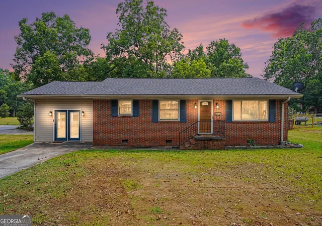 Photo 1 of Single family home for sale at 415 Taylor St, Barnesville, GA 30204 | MLS# 10842955 | Listing updated on 2026-09-10