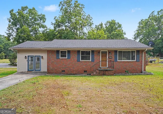 Photo 2 of Single family home for sale at 415 Taylor St, Barnesville, GA 30204 | MLS# 10842955 | Listing updated on 2026-09-10