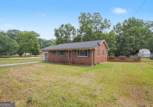 Photo 3 of Single family home for sale at 415 Taylor St, Barnesville, GA 30204 | MLS# 10842955 | Listing updated on 2026-09-10