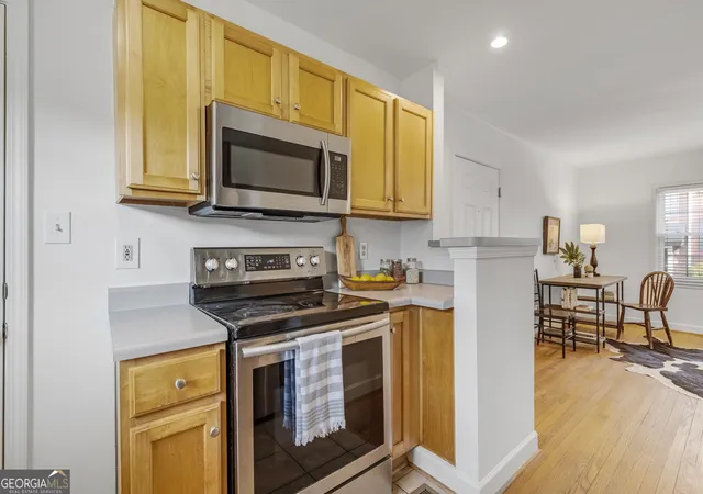 Listing Photo 5 - Condo for sale in building located at 572 Goldsboro Rd NE, Atlanta, GA 30307