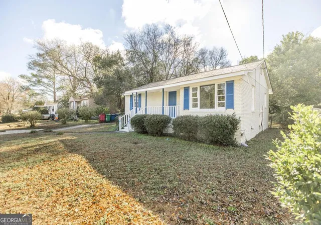 Photo 3 of Single family home for sale at 1334 Lakeview Dr, Macon, GA 31206 | MLS# 10839192 | Listing updated on 2026-09-23