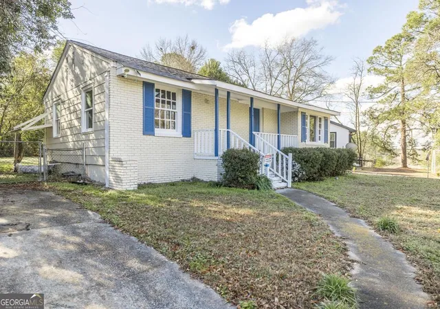 Photo 4 of Single family home for sale at 1334 Lakeview Dr, Macon, GA 31206 | MLS# 10839192 | Listing updated on 2026-09-23