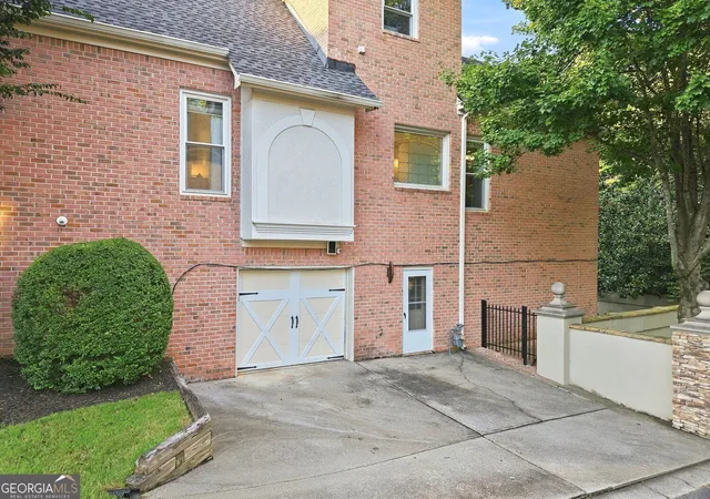 Photo 4 of Single family home for sale at 1250 Austin Glen Dr, Atlanta, GA 30338 | MLS# 10849044 | Listing updated on 2026-09-20