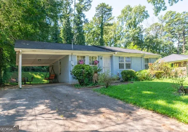 Photo 3 of Single family home for sale at 2985 Catalina Dr, Decatur, GA 30032 | MLS# 10846416 | Listing updated on 2026-10-05