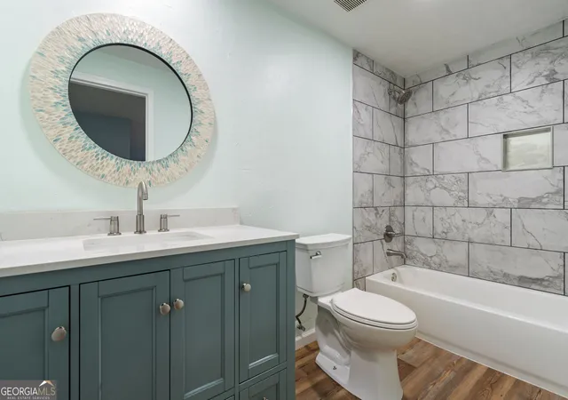 Photo 4 of Single family home for sale at 717 Pebble Crk Dr, Norcross, GA 30093 | MLS# 10850596 | Listing updated on 2026-10-10