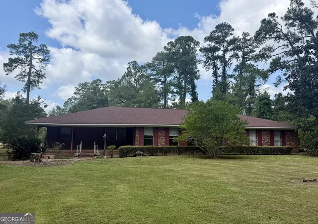 Photo 1 of Single family home for sale at 910 W Ogeechee St, Sylvania, GA 30467 | MLS# 10850388 | Listing updated on 2026-10-05