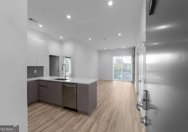 Photo 4 of Single family home for sale at 1155 Custer Ave SE #301, Atlanta, GA 30316 | MLS# 10880295 | Listing updated on 2026-10-28