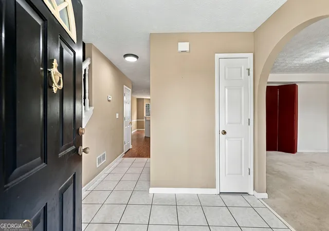 Photo 3 of Single family home for sale at 4090 Lake Dr, Loganville, GA 30052 | MLS# 10847111 | Listing updated on 2026-10-06