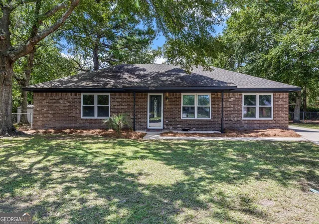 Photo 2 of Single family home for sale at 1016 Farr Ct, Hinesville, GA 31313 | MLS# 10846439 | Listing updated on 2026-09-30