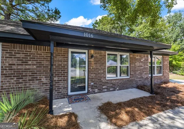 Photo 3 of Single family home for sale at 1016 Farr Ct, Hinesville, GA 31313 | MLS# 10846439 | Listing updated on 2026-09-30