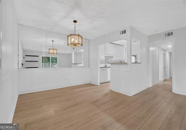 Photo 4 of Condo for sale at 725 Dalrymple Rd #7J, Sandy Springs, GA 30328 | MLS# 10819266 | Listing updated on 2026-10-04