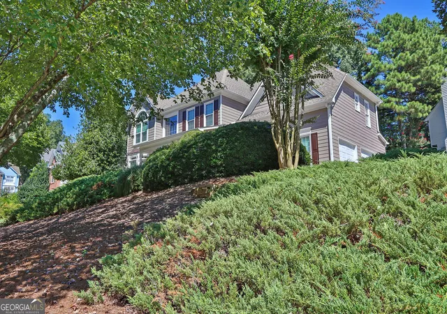 Photo 3 of Single family home for sale at 2315 Walnut Grv Way, Suwanee, GA 30024 | MLS# 10844487 | Listing updated on 2026-09-11