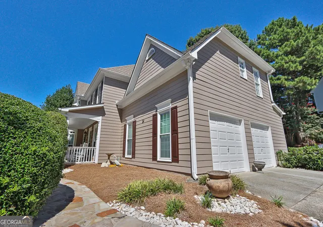 Photo 3 of Single family home for sale at 2315 Walnut Grv Way, Suwanee, GA 30024 | MLS# 10844487 | Listing updated on 2026-09-11