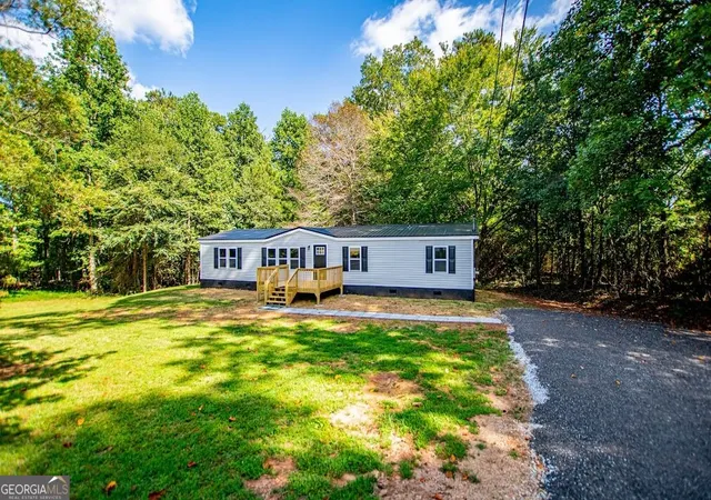 Photo 1 of Single family home for sale at 61 Crest Rd, Carrollton, GA 30116 | MLS# 10850693 | Listing updated on 2026-10-06