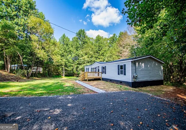 Photo 2 of Single family home for sale at 61 Crest Rd, Carrollton, GA 30116 | MLS# 10850693 | Listing updated on 2026-10-06