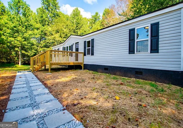 Photo 3 of Single family home for sale at 61 Crest Rd, Carrollton, GA 30116 | MLS# 10850693 | Listing updated on 2026-10-06