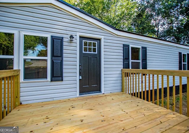 Photo 3 of Single family home for sale at 61 Crest Rd, Carrollton, GA 30116 | MLS# 10850693 | Listing updated on 2026-10-06
