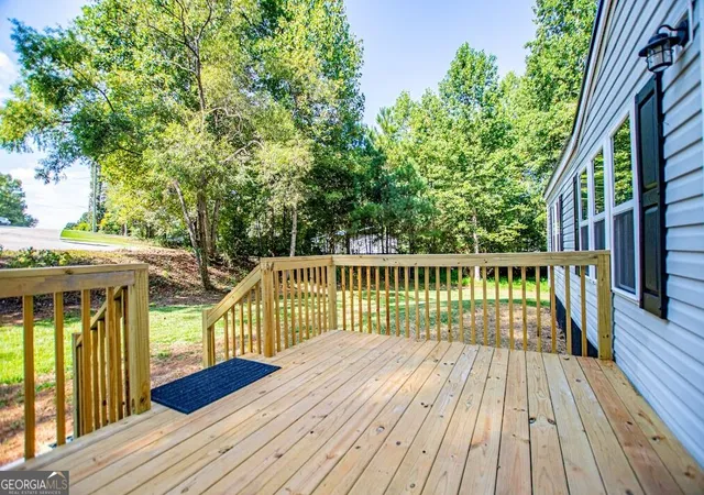 Photo 4 of Single family home for sale at 61 Crest Rd, Carrollton, GA 30116 | MLS# 10850693 | Listing updated on 2026-10-06