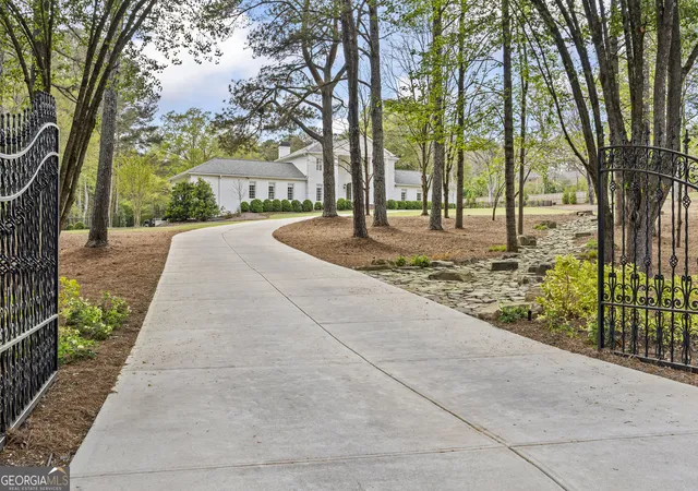 Photo 2 of Single family home for sale at 1900 Crystal Hills Dr, Athens, GA 30606 | MLS# 10836542 | Listing updated on 2026-09-14