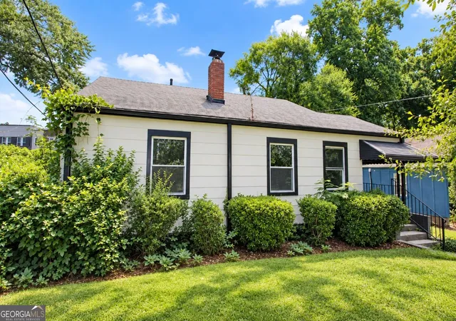 Photo 4 of Single family home for sale at 541 W Lake Ave Nw, Atlanta, GA 30318 | MLS# 10809382 | Listing updated on 2026-10-05