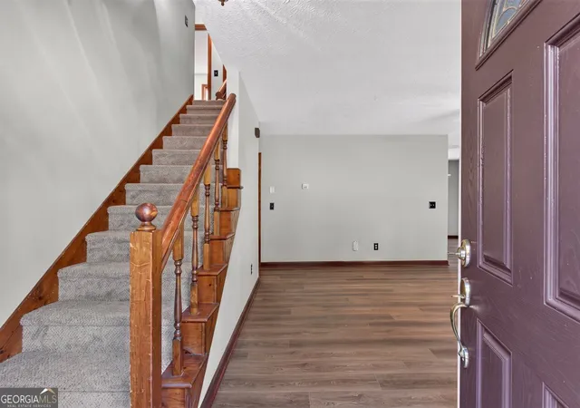 Photo 3 of Single family home for sale at 190 Lori Ln, Canton, GA 30114 | MLS# 10786458 | Listing updated on 2026-10-23