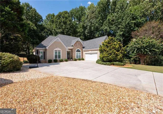 Photo 2 of Sale Pending at 2625 Mount Olivet Ct Nw, Kennesaw, GA 30152 | MLS# 10839098 | Listing updated on 2026-09-08