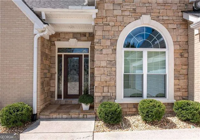 Photo 3 of Sale Pending at 2625 Mount Olivet Ct NW, Kennesaw, GA 30152 | MLS# 10839098 | Listing updated on 2026-09-08