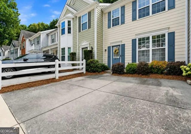 Photo 2 of Townhouse for sale at 4079 Howell Park Rd, Duluth, GA 30096 | MLS# 10841534 | Listing updated on 2026-09-09