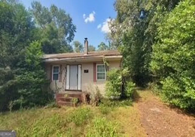 Photo 1 of Single family home for sale at 1301 Lakeview Dr, Macon, GA 31206 | MLS# 10835900 | Listing updated on 2026-09-12