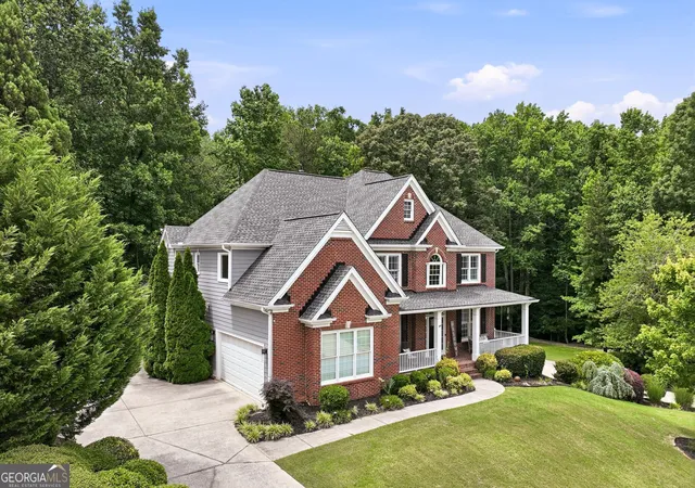 Photo 3 of Single family home for sale at 411 Hunting Hills Dr, Braselton, GA 30517 | MLS# 10879646 | Listing updated on 2026-10-27