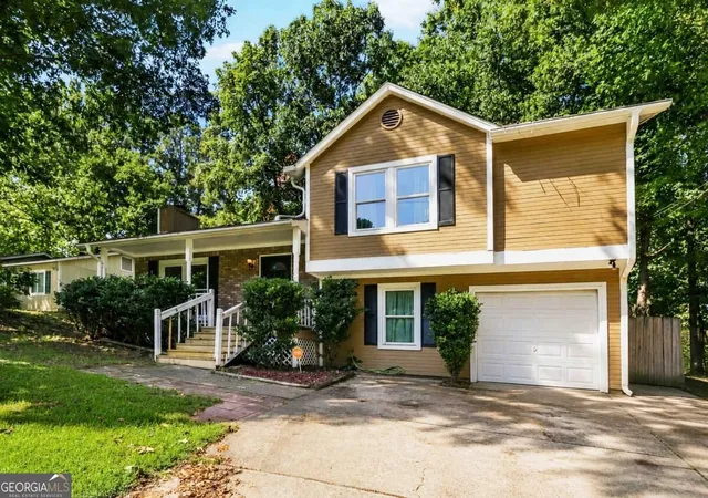 Photo 2 of Single family home for sale at 10303 Briarbay Dr, Jonesboro, GA 30238 | MLS# 10839710 | Listing updated on 2026-09-17
