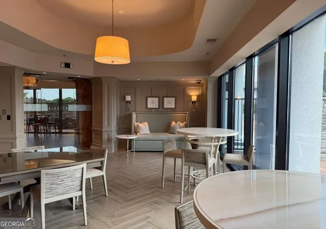 Listing Photo 2 - Condo for sale in building located at 2255 Peachtree Rd Ne, Atlanta, GA 30309 - Unit #322