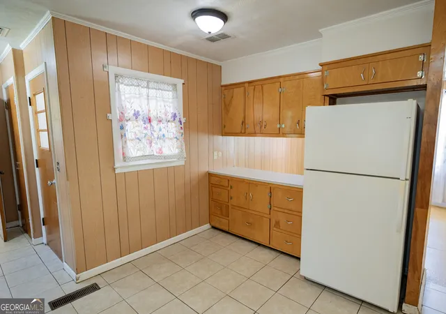 Photo 3 of Single family home for sale at 2209 Lakeview Dr, Waycross, GA 31501 | MLS# 10880815 | Listing updated on 2026-10-29