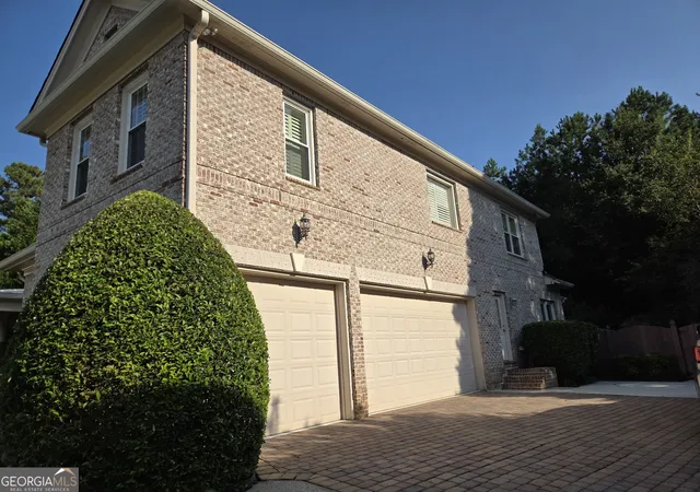 Photo 2 of Mansion for sale at 4690 Prestbury Dr, Suwanee, GA 30024 | MLS# 10846253 | Listing updated on 2026-10-08