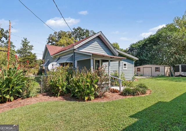 Photo 3 of Single family home for sale at 131 Clyde Dr, Cedartown, GA 30125 | MLS# 10851995 | Listing updated on 2026-10-11