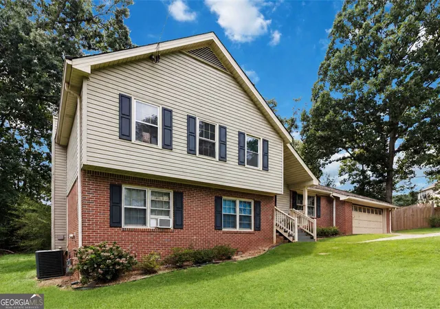 Photo 3 of Sale Pending at 520 Rye House Ct, Lawrenceville, GA 30044 | MLS# 10820566 | Listing updated on 2026-09-15
