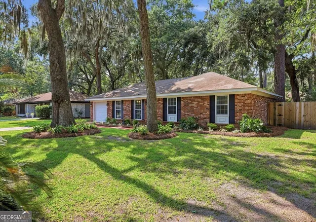 Photo 3 of Single family home for sale at 605 Leaning Oaks Dr, Savannah, GA 31410 | MLS# 10850808 | Listing updated on 2026-09-28
