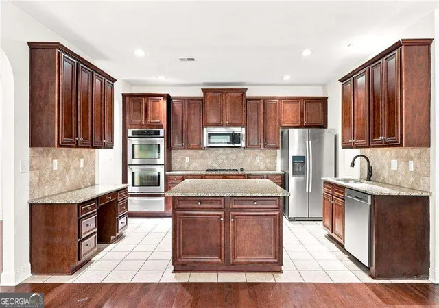Photo 3 of Single family home for sale at 4805 Carriage Brg Ln, Cumming, GA 30040 | MLS# 10848269 | Listing updated on 2026-10-26