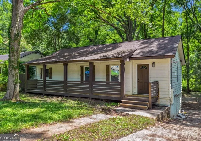 Photo 2 of Single family home for sale at 2256 Carey Dr Se, Atlanta, GA 30315 | MLS# 10850880 | Listing updated on 2026-09-22