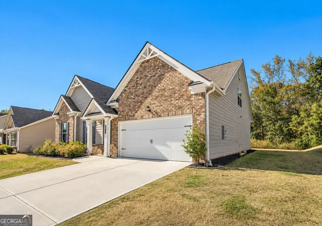 Photo 3 of Single family home for sale at 377 Hellen Valley Dr, Braselton, GA 30517 | MLS# 10850697 | Listing updated on 2026-10-08
