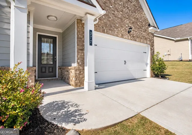 Photo 3 of Single family home for sale at 377 Hellen Valley Dr, Braselton, GA 30517 | MLS# 10850697 | Listing updated on 2026-10-08