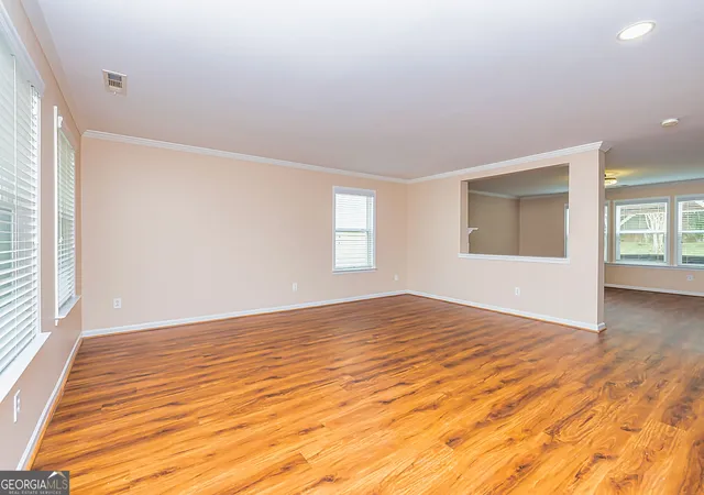 Photo 4 of Single family home for sale at 30 Park Ln Cir, Newnan, GA 30265 | MLS# 10850365 | Listing updated on 2026-10-05